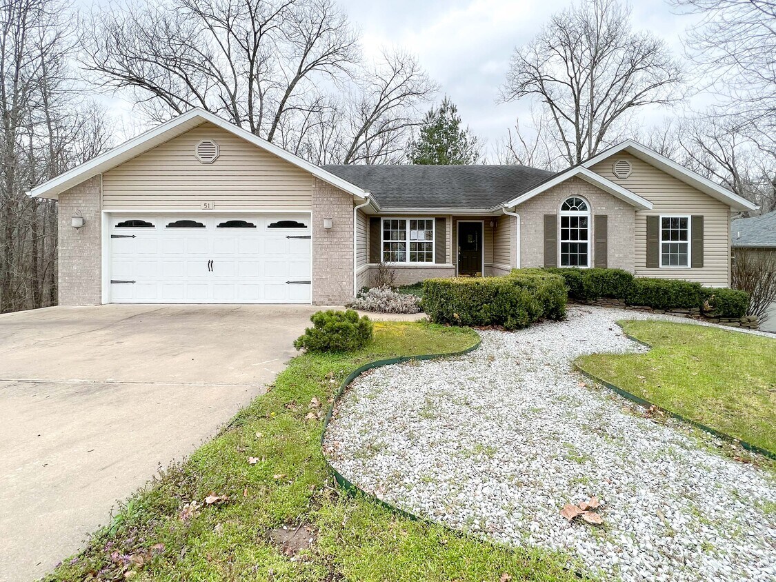 Foto principal - 51 Sullivan Dr