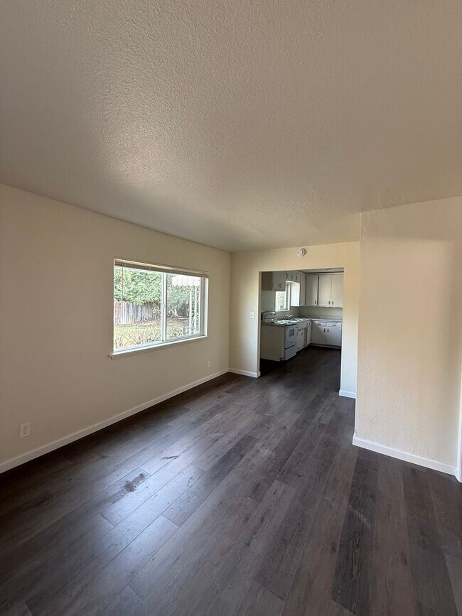 Foto del edificio - Available NOW!  Adorable updated house in North Chico