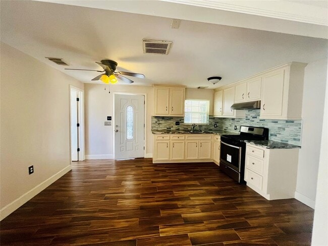 Building Photo - 9034 Laura Koppe Rd