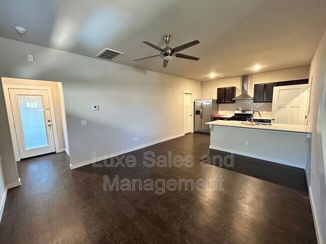 Foto del edificio - 2180 Buena Vida Ln