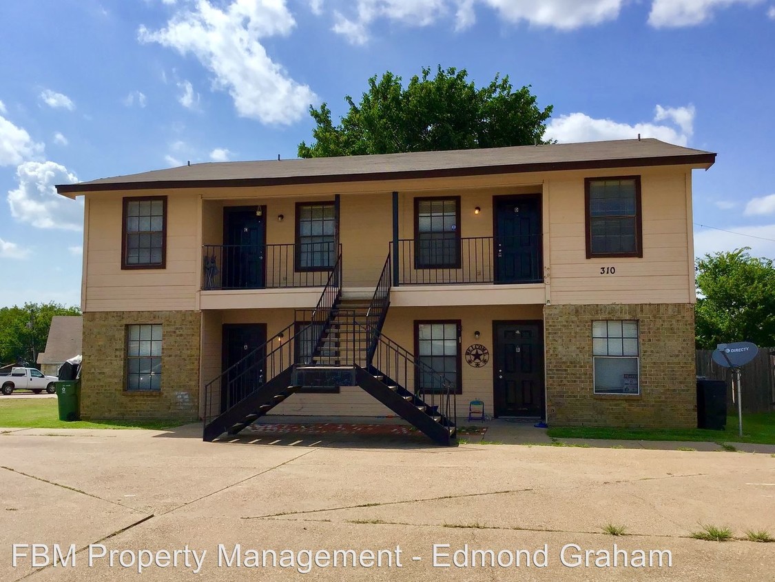 Primary Photo - 310 Kings Way Dr