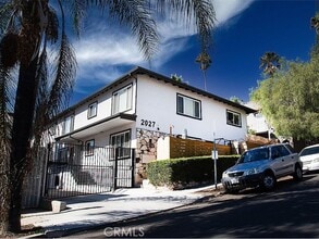 Building Photo - 2027 Vista Del Mar Ave