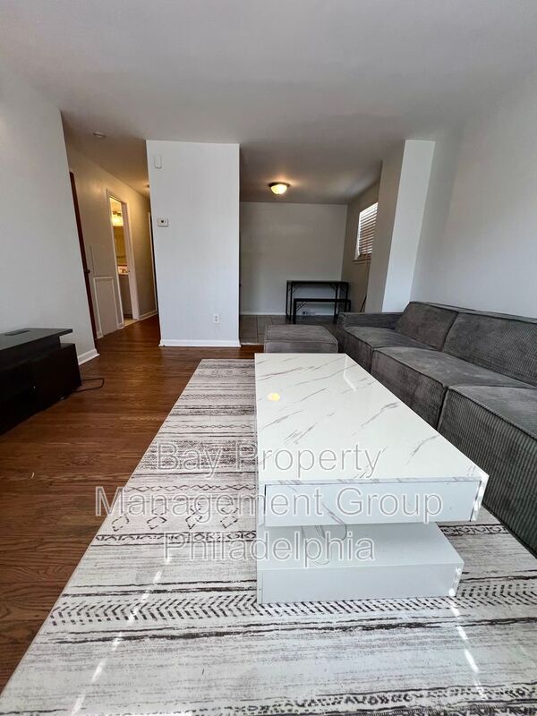 Foto del edificio - 7201 Devon St