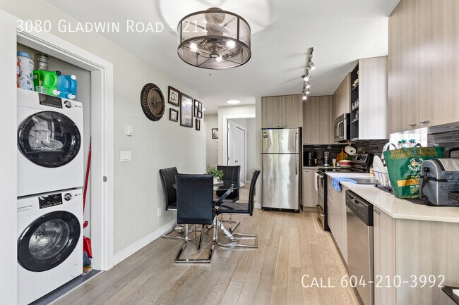 Building Photo - Bright Corner Condo with 2 Parking