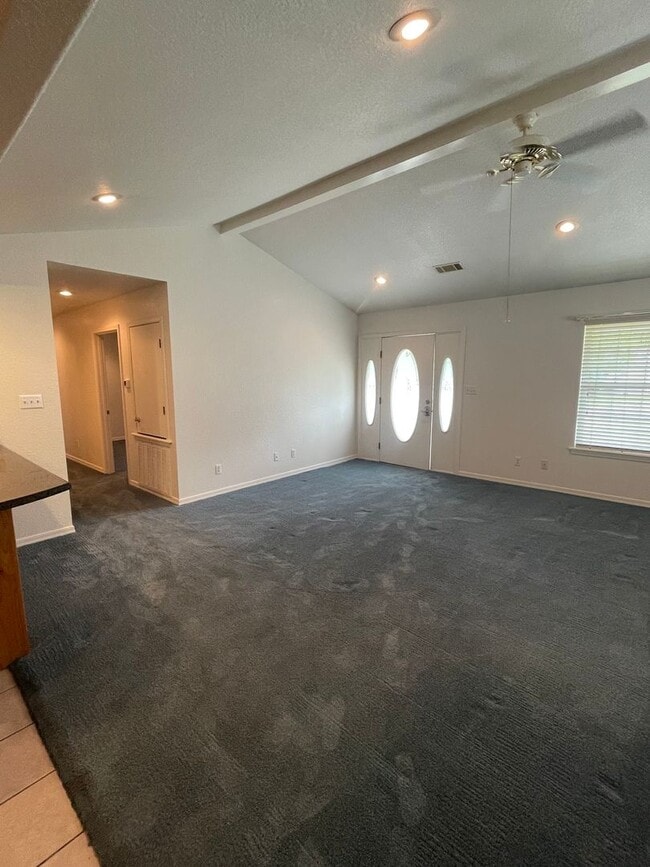 Building Photo - Large Home!
