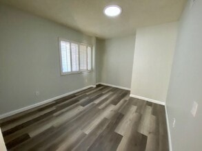 Building Photo - 7084 Island Village Dr