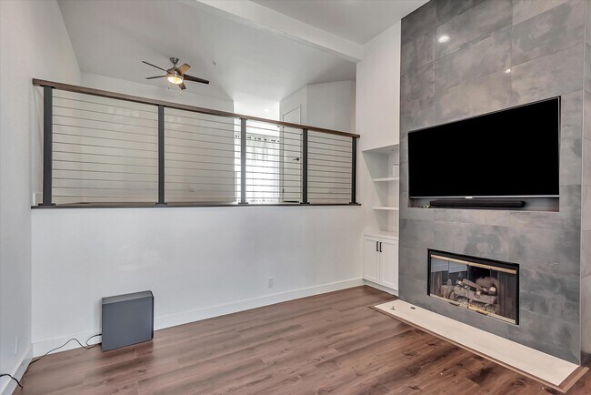 Foto del edificio - 102 E Court Ln