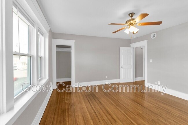 Foto del edificio - 1205 Hertel Ave