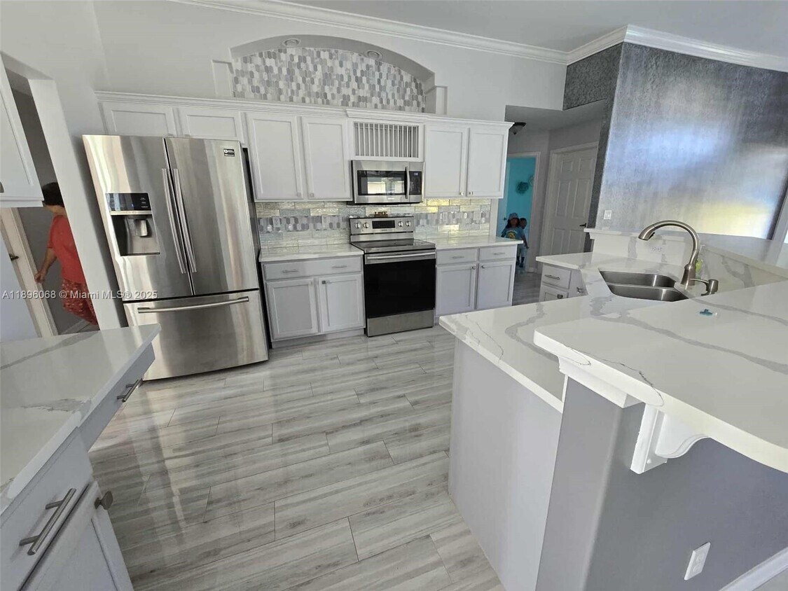 Foto principal - 3401 SW San Benito St