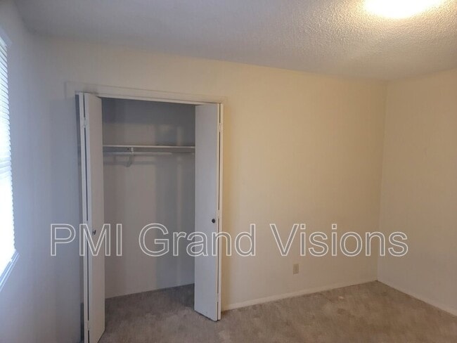 Building Photo - 1305 18th St