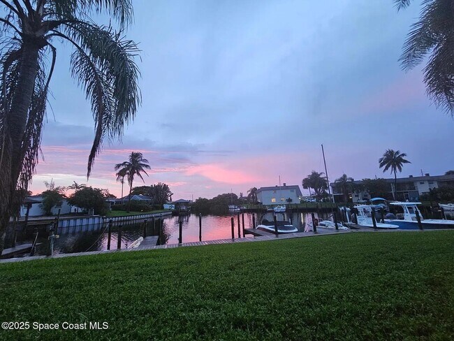 Building Photo - 435 Dove Ln