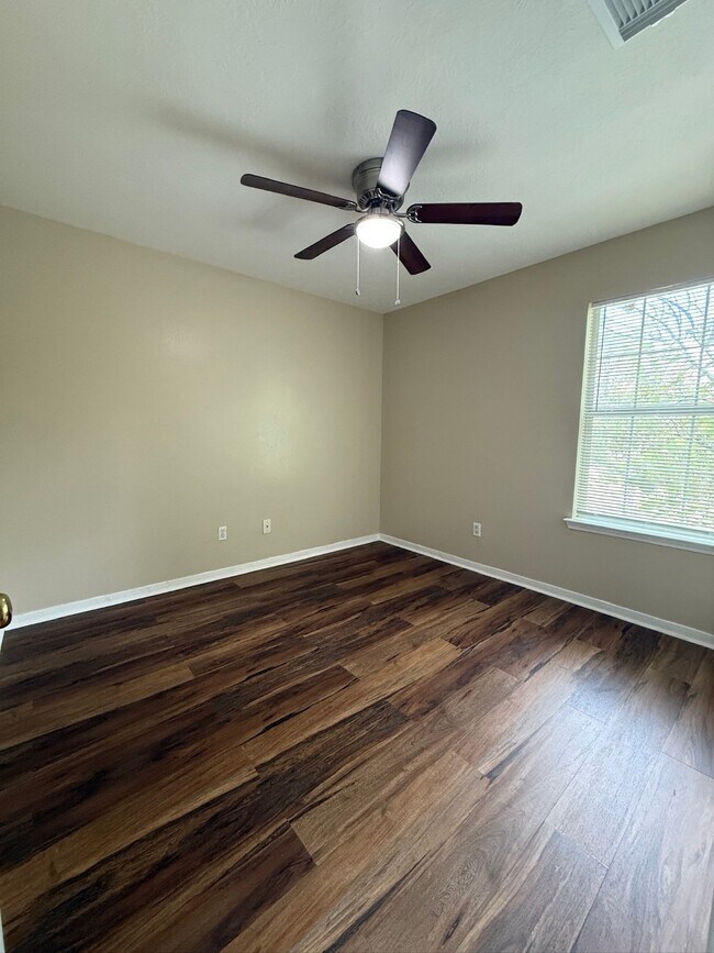 Foto del edificio - 5907 Allison Rd