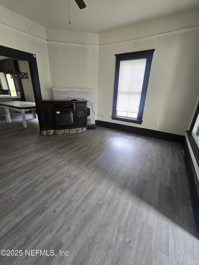 Foto del edificio - 2005 Morehouse Rd