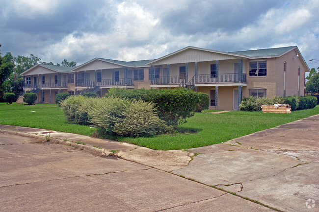 Building Photo - 6020 Alpine Cir