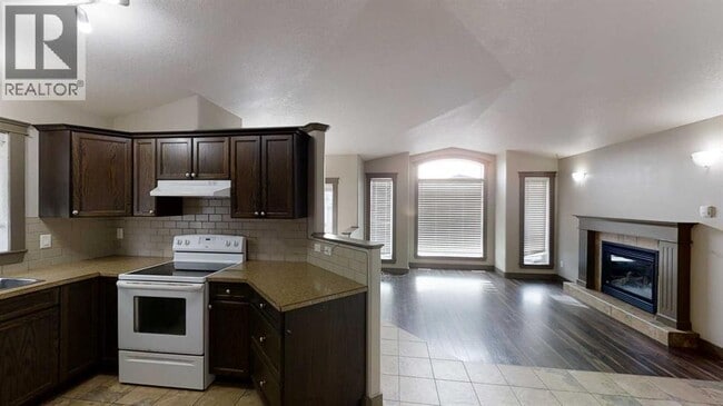 Photo du bâtiment - 11246-1175A 75a Ave