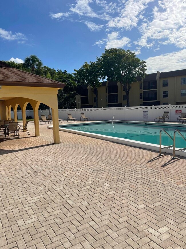 Foto del edificio - 450 NW 20th St