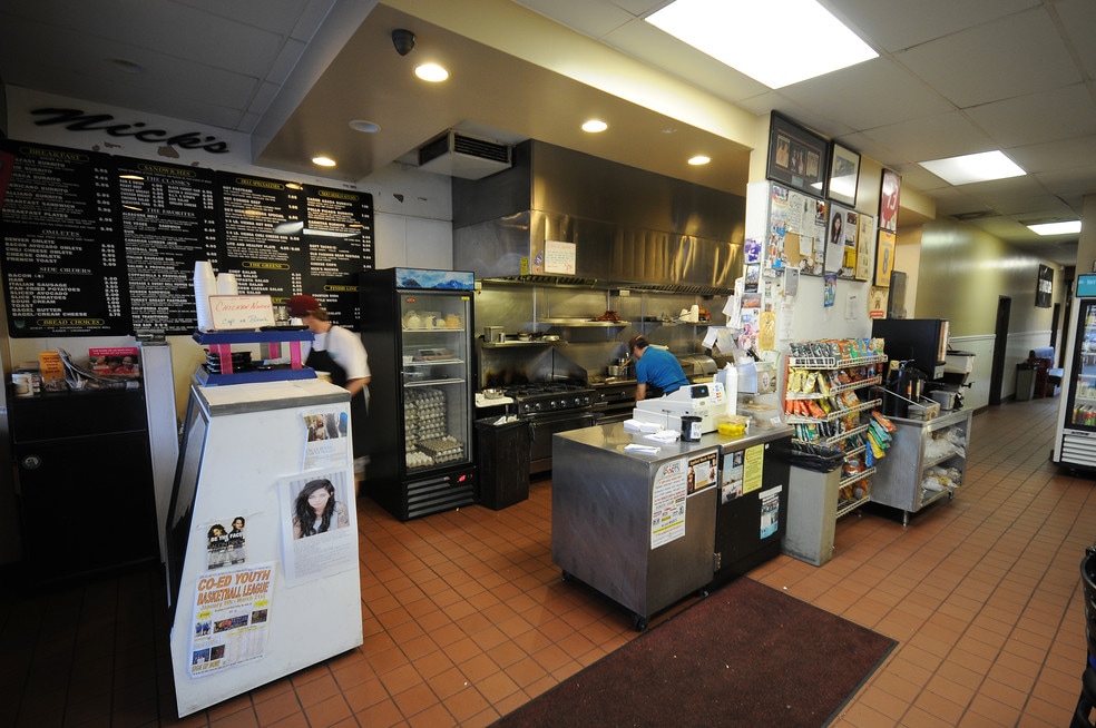 Moving to Los Alamitos, CA? Learn about renting in Los Alamitos