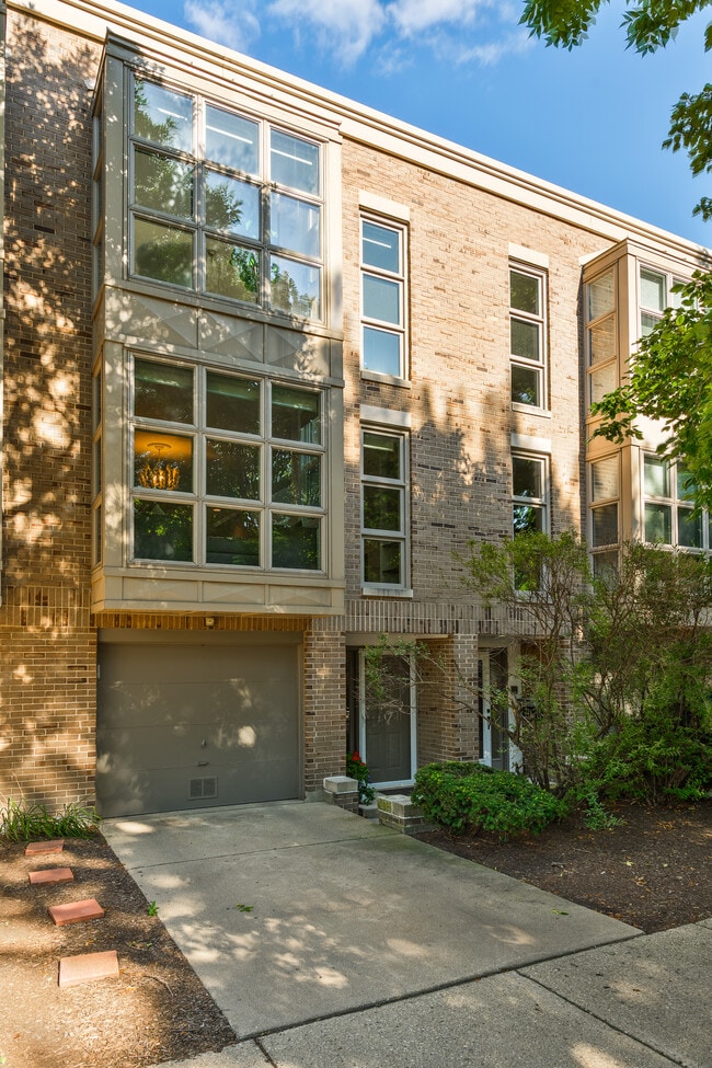 Photo - 2389 N Wayne Ave Townhome