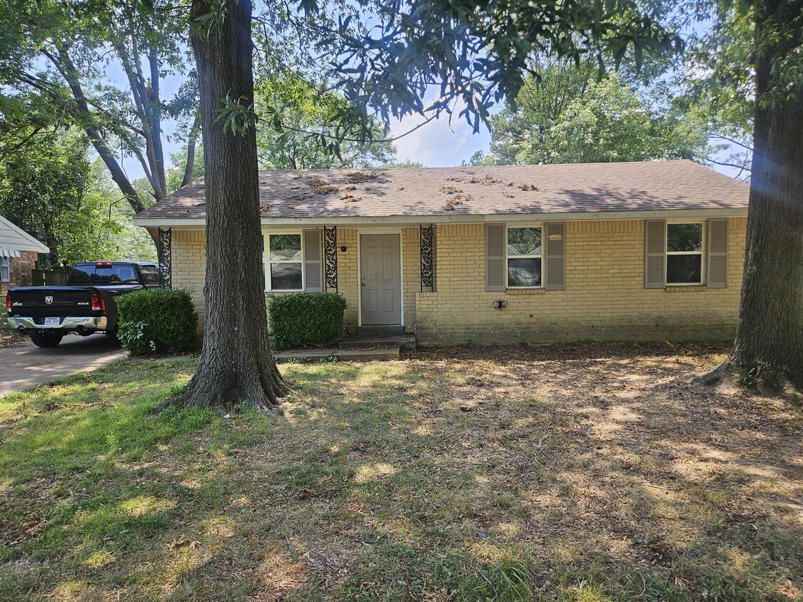 Foto principal - 2213 Fairfield Dr