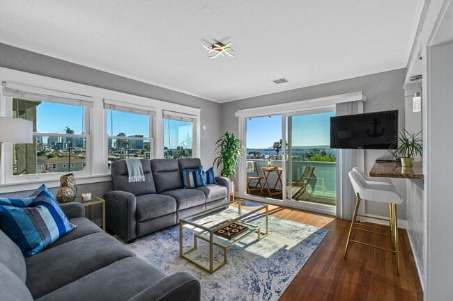 Building Photo - 2452 Union St