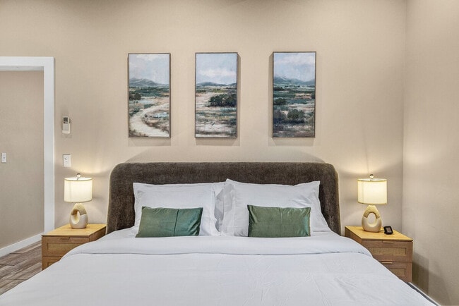 Building Photo - 917A 17th Ave