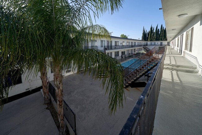 Foto del edificio - 20445 Saticoy St