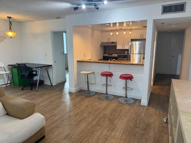 Building Photo - 850 N Miami Ave