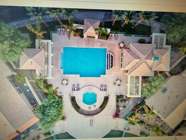 Foto del edificio - 15874 S 11th Pl