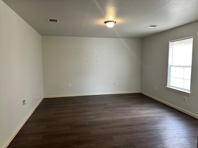 Foto del edificio - 628 Luke St