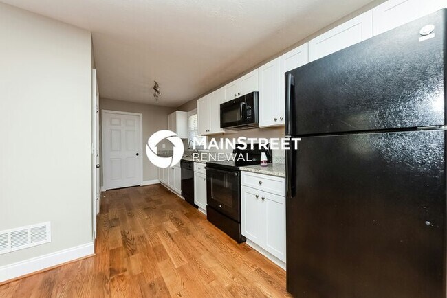 Building Photo - 4 Bedroom Pet-Friendly Home in Douglasville, GA with Main Street Renewal