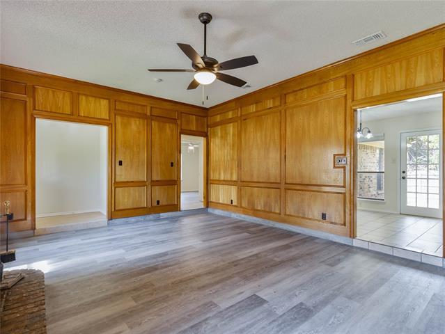 Foto del edificio - 705 Oak Ln