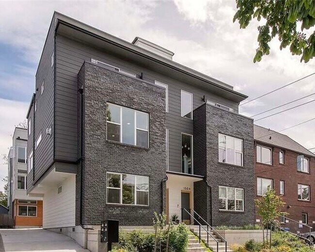 Building Photo - 4bd/4ba Townhouse in Queen Anne