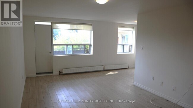 Building Photo - 1765-1765 Lawrence Ave E