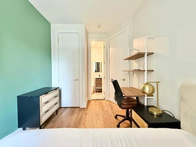 Building Photo - Nice room in a good neighborhood
