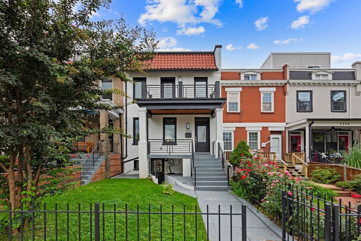 Primary Photo - Modern & Updated Four Bedroom Plus Office ...