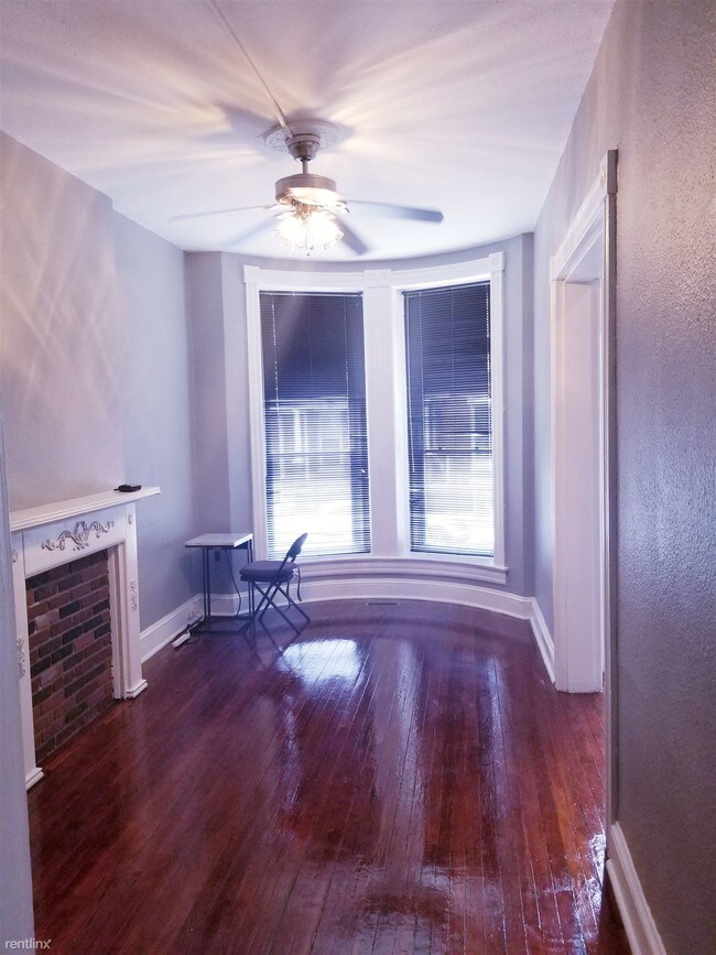 Building Photo - 3 br, 1.5 bath Townhome - 2369 McCulloh St...