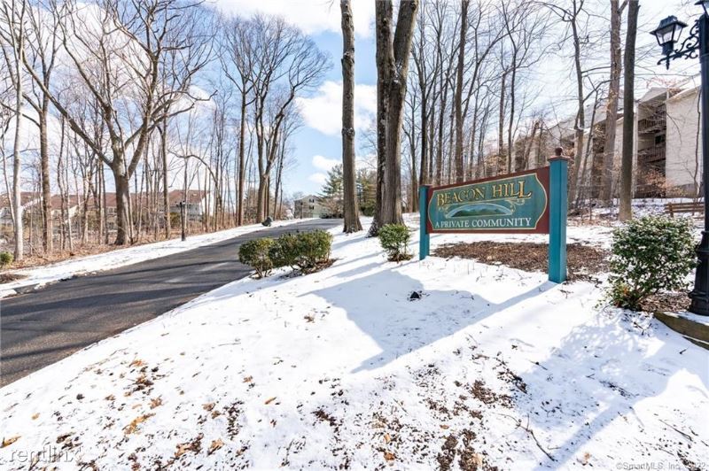 Foto principal - 3 br, 1 bath Townhome - 11 Rising Trail Ct