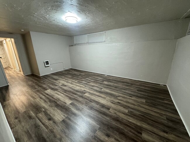 Building Photo - 845 W Whitman St