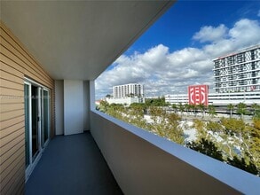 Building Photo - 2740 SW 28th Terrace