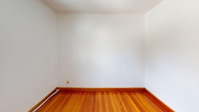 Building Photo - 158 Main St