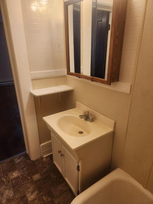 Building Photo - 900 Rhomberg Ave