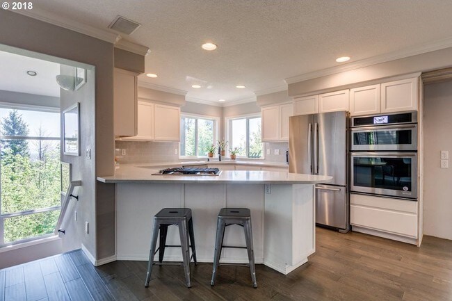 Foto del edificio - 3124 NE Rocky Butte Ln