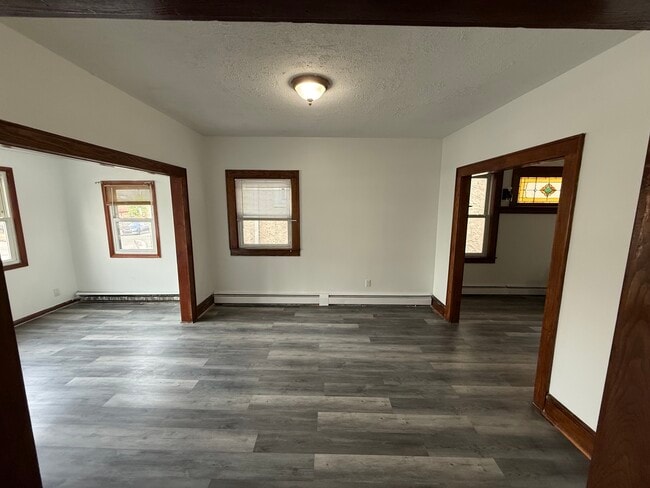 Sala de estar - 1017 North Ave