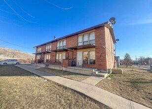 Building Photo - 1022 N Victoria Way