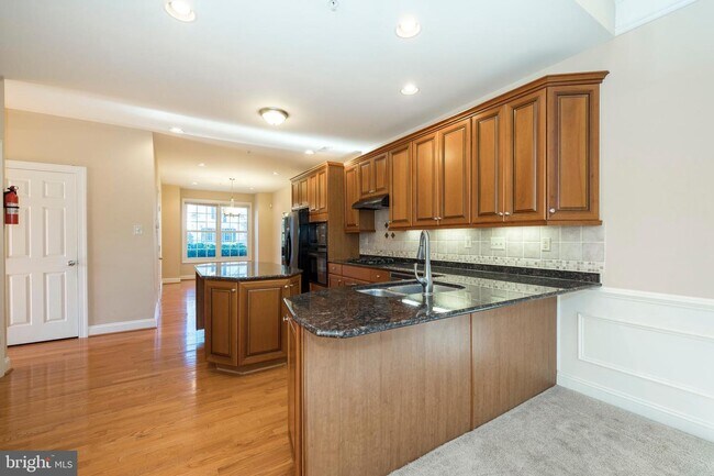 Building Photo - 2400 Vincent Way