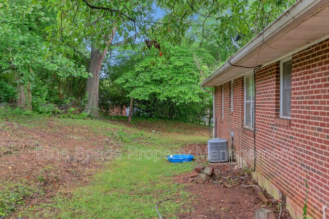 Building Photo - 1862 Posten Ln SW