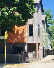 Building Photo - 420 N 130th St