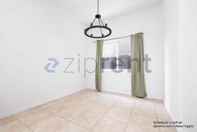 Building Photo - Unit