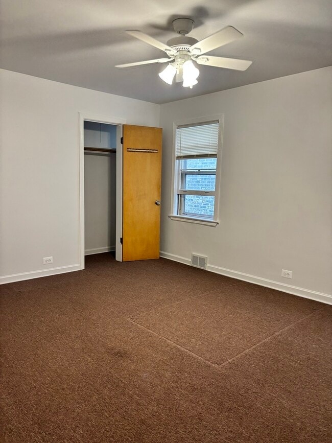 Building Photo - 6214 N Francisco Ave