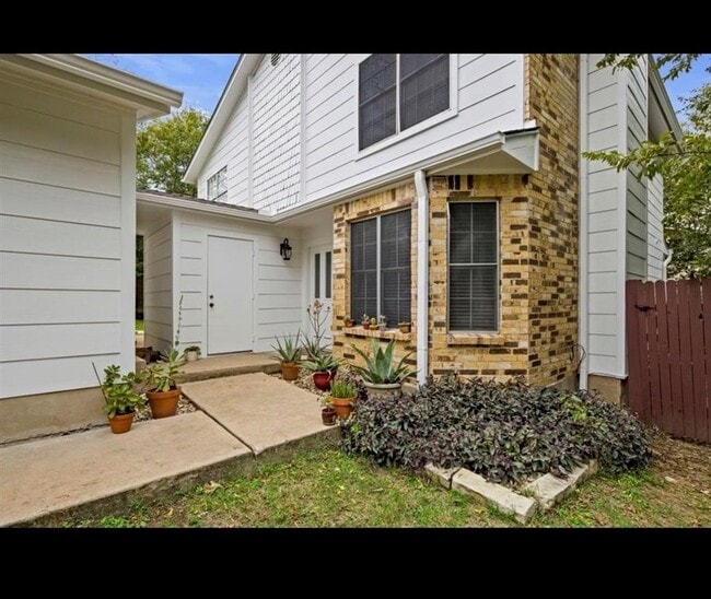 Building Photo - 2102 Kenneth Ave